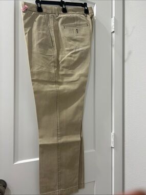Roundtree & Yorke Men's Flat-Front Chinos in Khaki Tan 36 waist 30 length